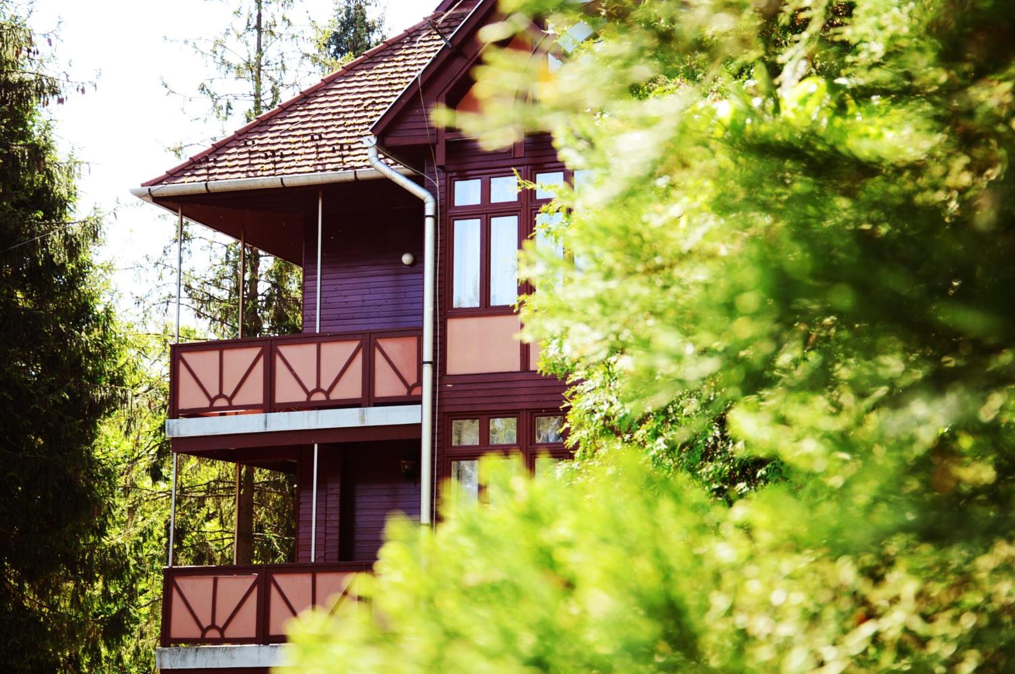 Ezuestfenyo Hotel Telkibánya Extérieur photo