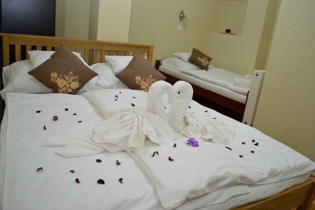 Ezuestfenyo Hotel Telkibánya Extérieur photo