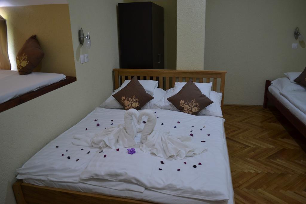 Ezuestfenyo Hotel Telkibánya Extérieur photo