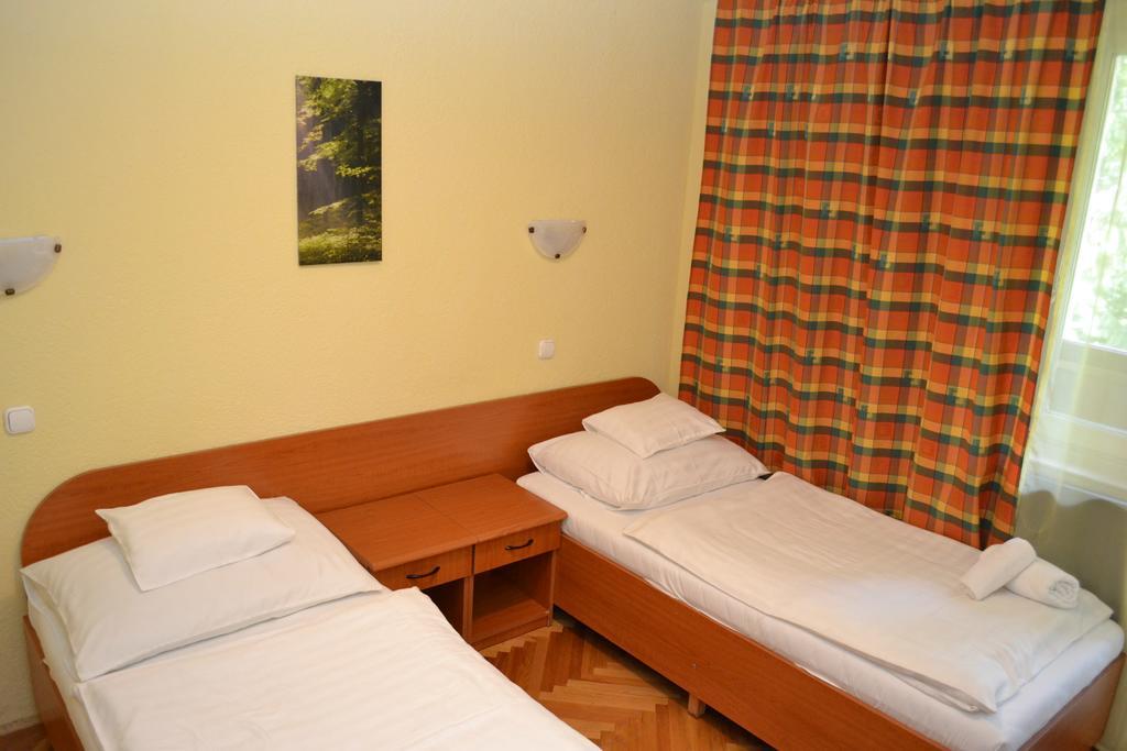 Ezuestfenyo Hotel Telkibánya Extérieur photo