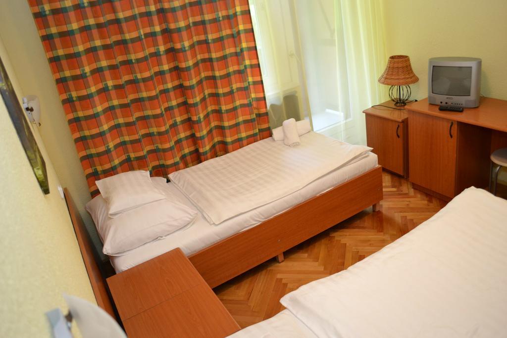 Ezuestfenyo Hotel Telkibánya Extérieur photo
