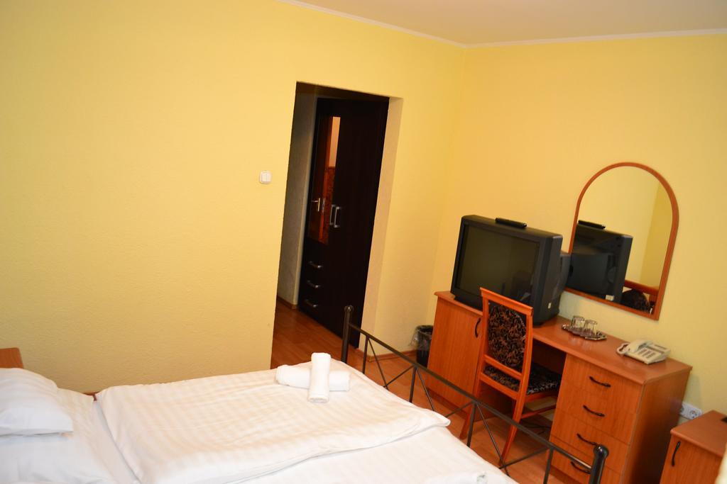 Ezuestfenyo Hotel Telkibánya Extérieur photo