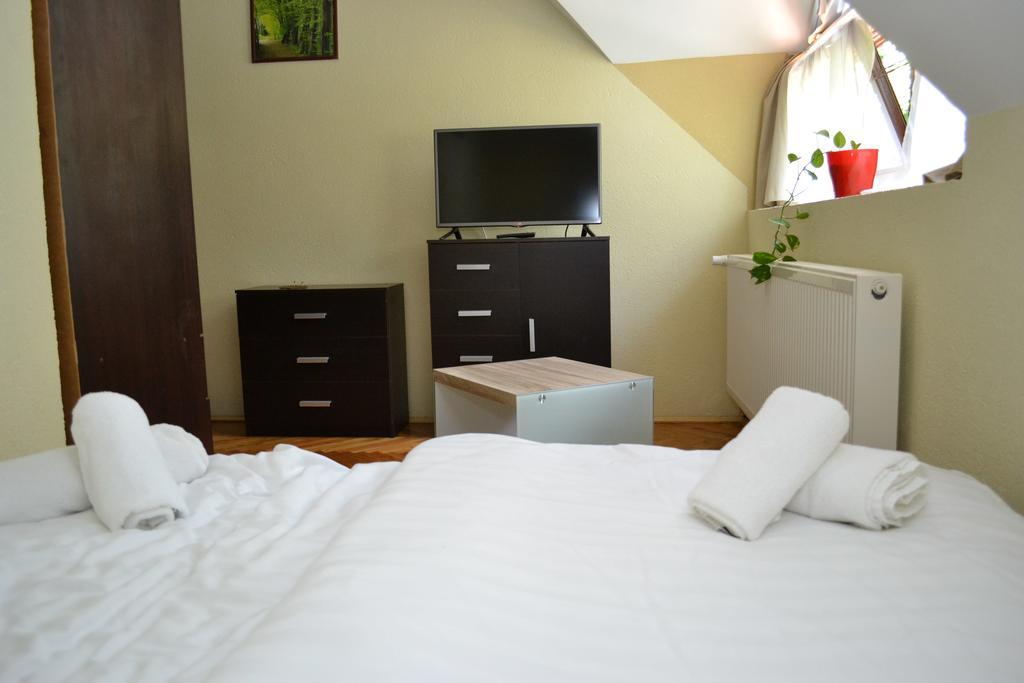 Ezuestfenyo Hotel Telkibánya Extérieur photo