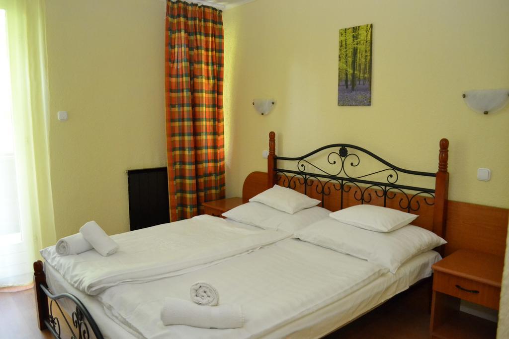 Ezuestfenyo Hotel Telkibánya Extérieur photo