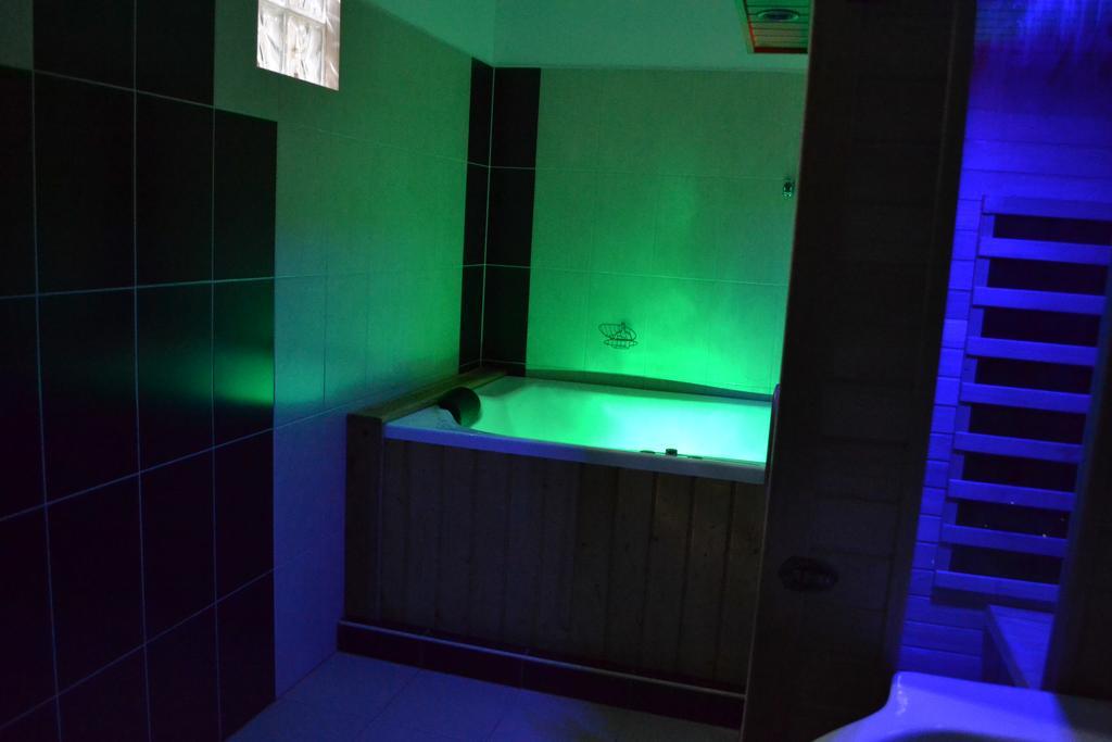 Ezuestfenyo Hotel Telkibánya Extérieur photo
