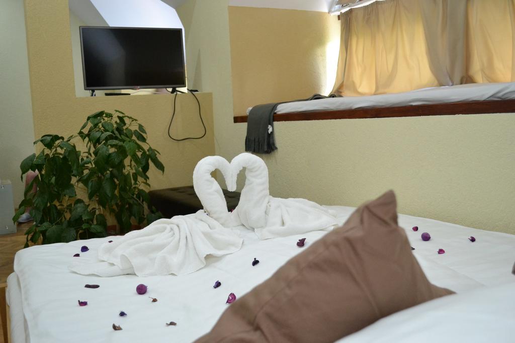 Ezuestfenyo Hotel Telkibánya Extérieur photo